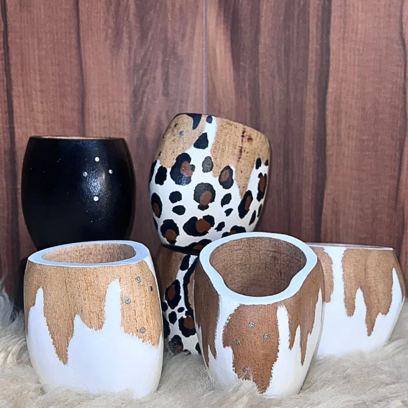 Mate ranchero artesanal color blanco con clavitos - Imagen 4