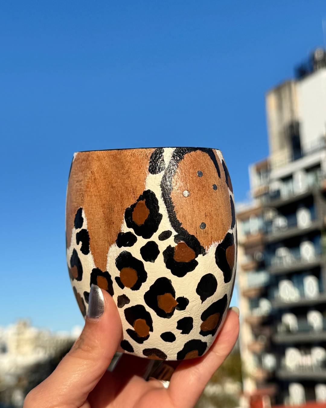 Mate ranchero artesanal color animal print con clavitos