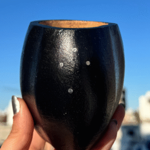 Mate ranchero artesanal color total black con clavitos