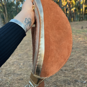 Maxi Riñonera de cuero gamuza marrón y dorado