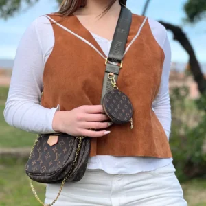 Bandolera diseño estilo LV y correa verde